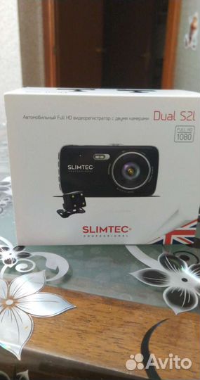 Автомобильный видеорегистратор с двумя камерами