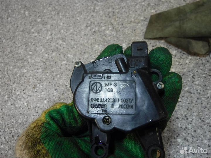 Моторчик заслонки отопителя газ 31105