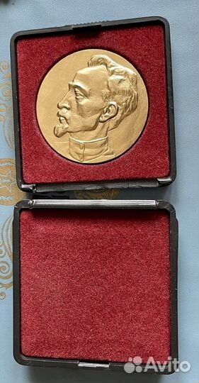 Тяжелая настольная медаль Феликс Дзержинский