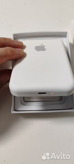 Внешний магнитный аккумулятор MagSafe