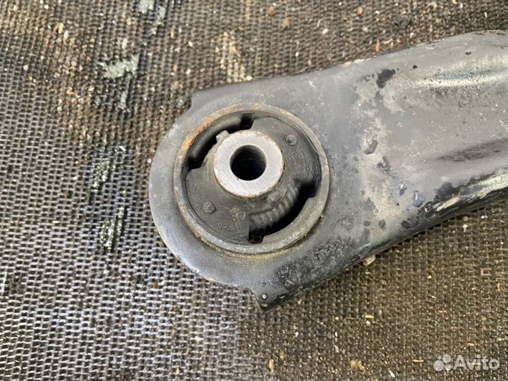 Рычаг подвески передний правый Nissan X-Trail T31