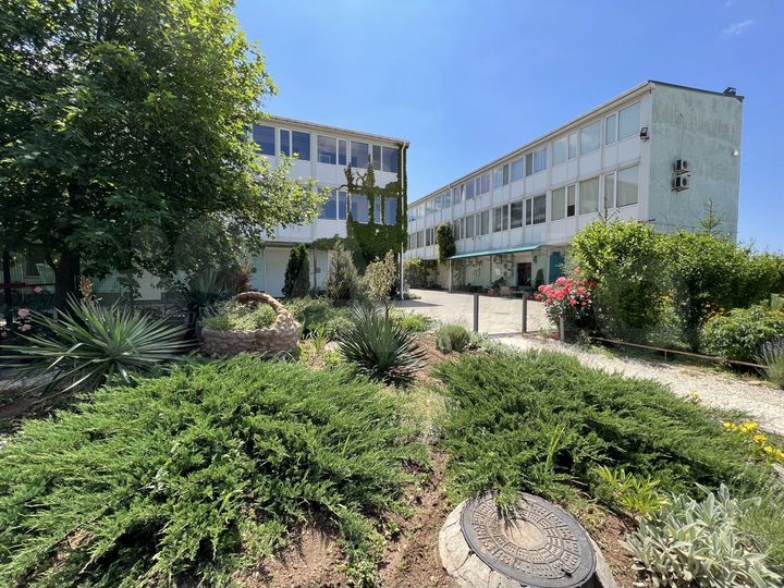 3-к. апартаменты, 97 м², 1/3 эт.