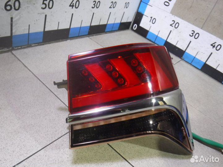 Фонарь задний наружный правый Lexus Ls500