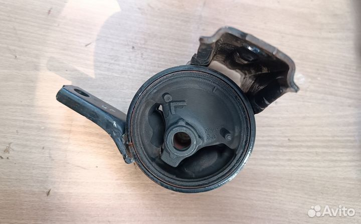 Подушка двигателя правая Mitsubishi Outlander XL