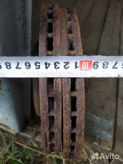 Передние тормозные диски Opel Zafira B 93197592