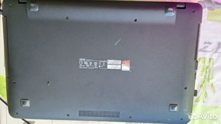 Ноутбук Asus r752m