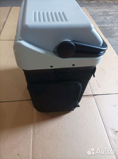 Автомобильный холодильник Volkswagen 12/220 v