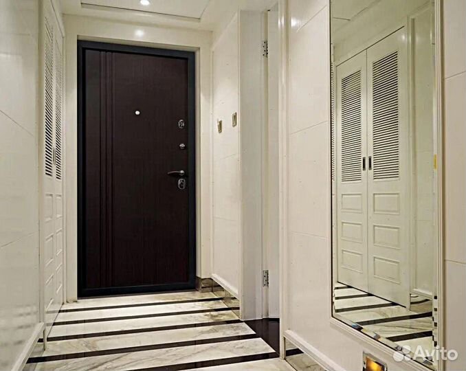 Дверь входная в квартиру