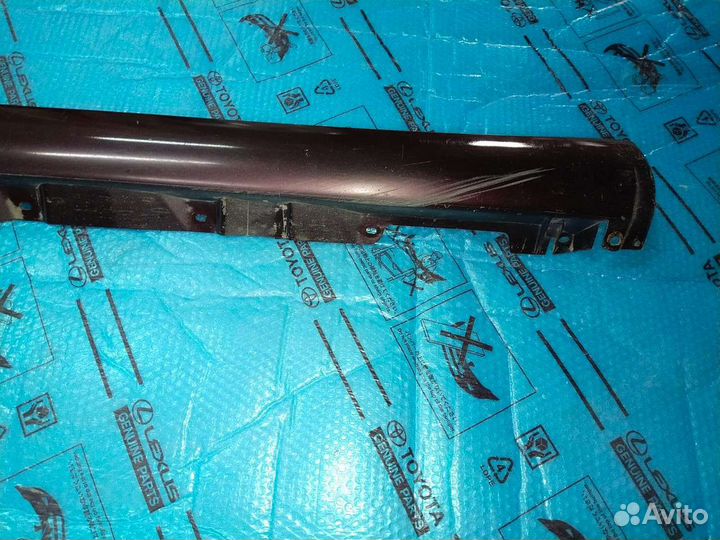 Накладка порога правая Тойота Авенсис 2003-2008