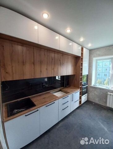 Кухня прямая до потолка