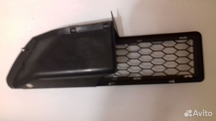 Renault Logan решетка переднего бампера