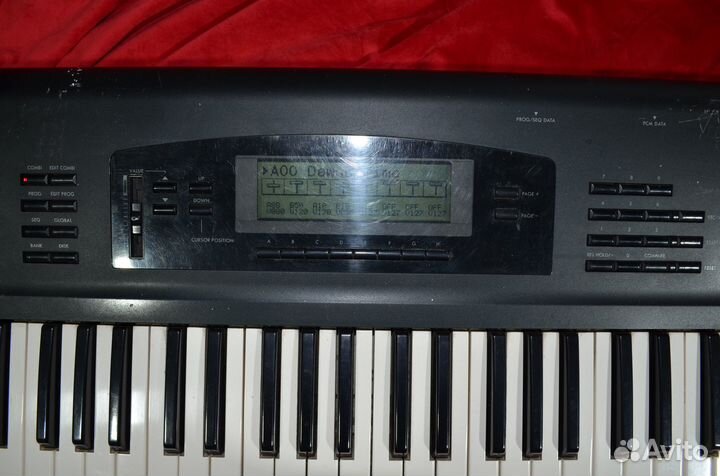 Синтезатор - рабочая станция korg 01/Wfd