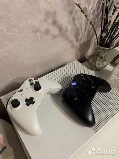 Xbox One s 2 геймпада 1tb