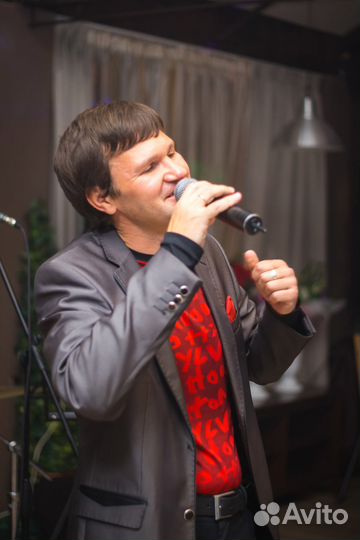 Диджей, вокал, живая музыка