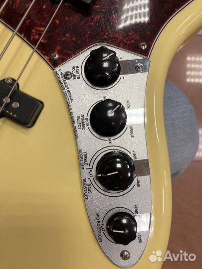 Бас гитара Fender Deluxe active Jazz Bass