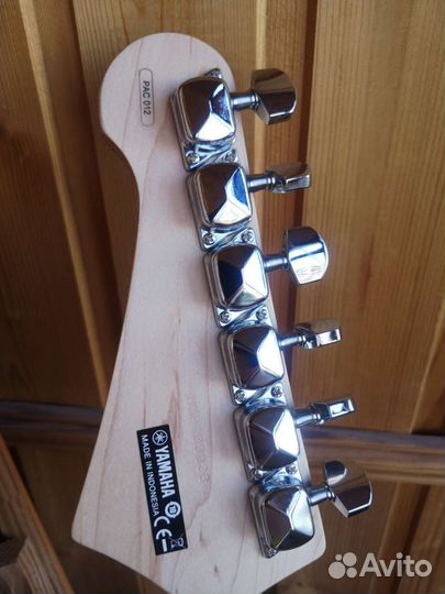 Электрогитара Yamaha Pacifica 012