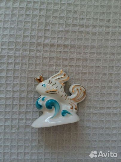 Фарфоровая статуэтка золотая рыбка Сысерть