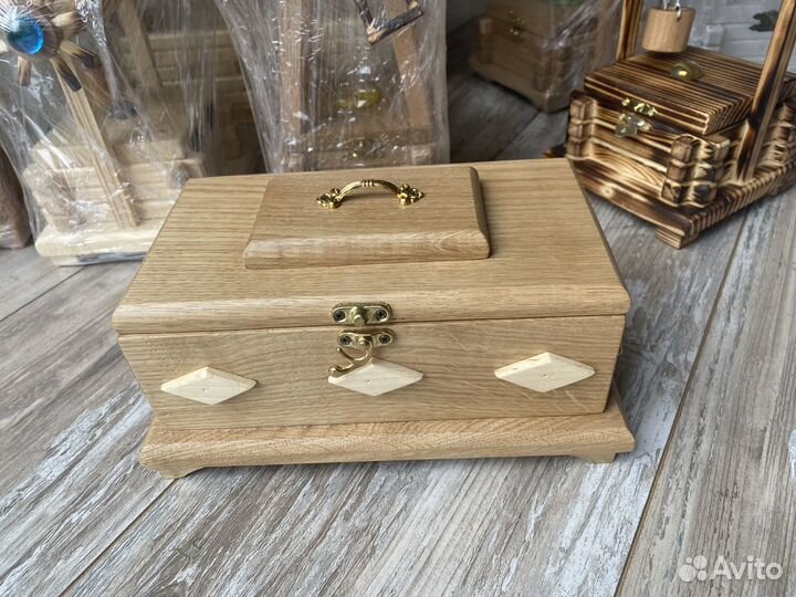 Деревянная шкатулка