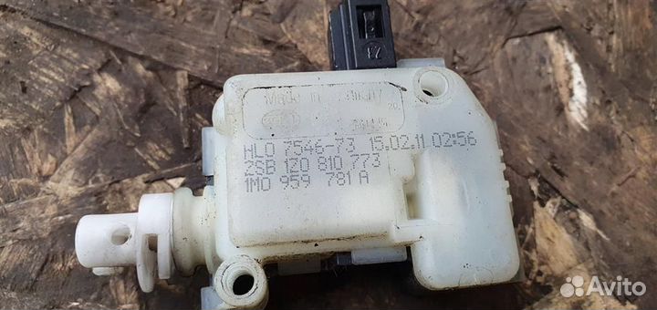 Активатор замка крышки бензобака Skoda Octavia A5