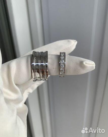 Золотые обручальные кольца Bvlgari с муассанитами