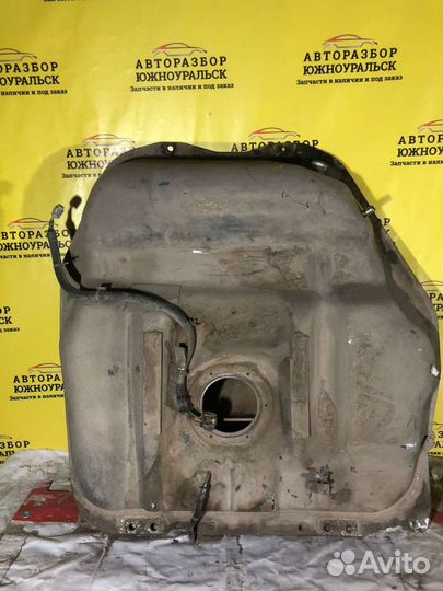 Топливный бак Nissan R nessa N30 1998