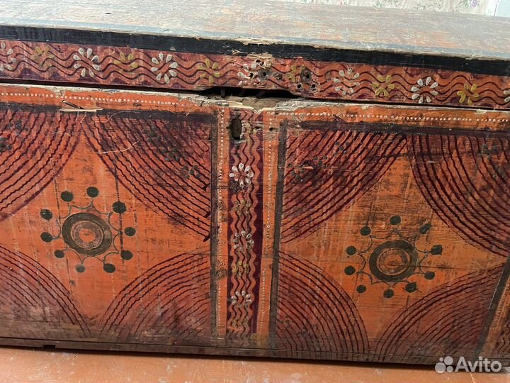 Сундук старинный и чемоданы СССР