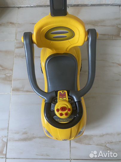 Машинка каталка с родительской ручкой