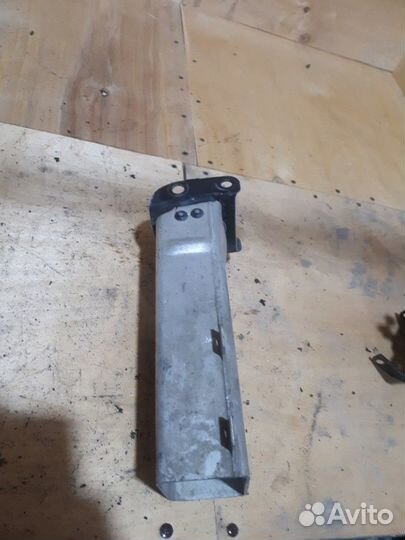 Домик усилителя бампера переднего мерседес 211