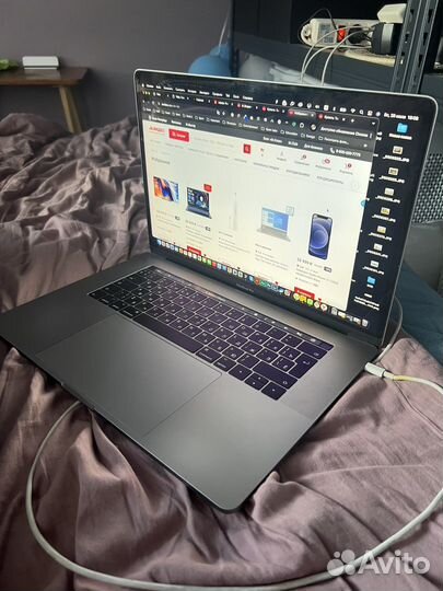 Apple MacBook Pro 15 2017 touch bar