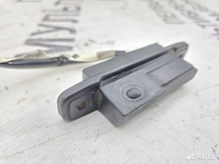 Кнопка открывания багажника Toyota Highlander 2 40