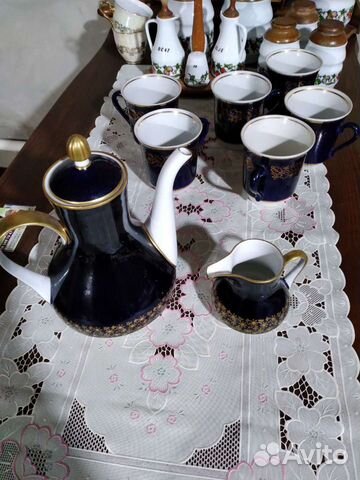 Сервизы, кружки, чайница