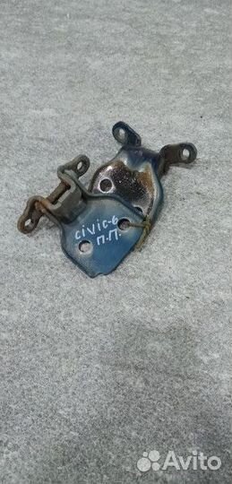 Петля двери передней правой верхняя Honda CR-V 1