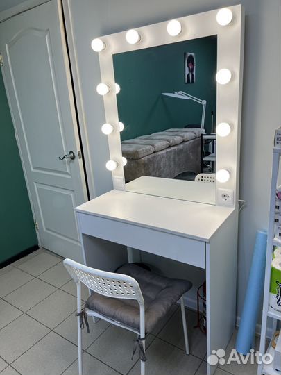 Столик визажиста