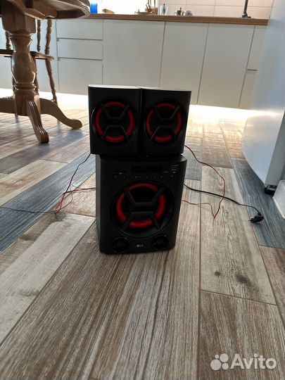 Музыкальный центр LG Lk72b