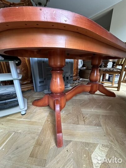 Стол обеденный