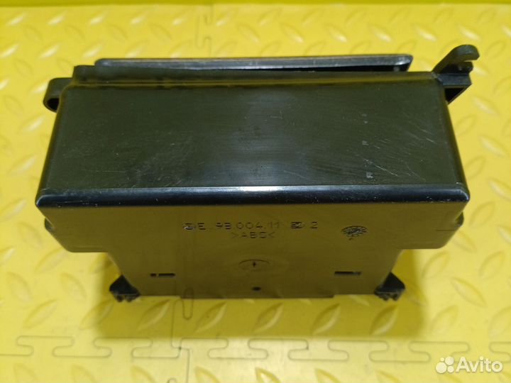 Вещевой отсек (бардачок) Mercedes E-class W210