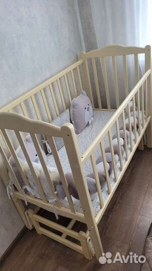 Детская кроватка с маятником ручным