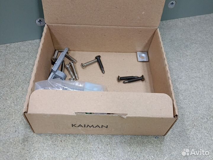 Крепление для подвесных полок