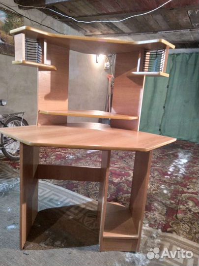 Компьютерный стол угловой