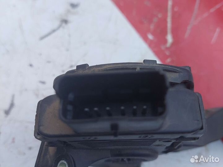 Электронная педаль газа Peugeot 308