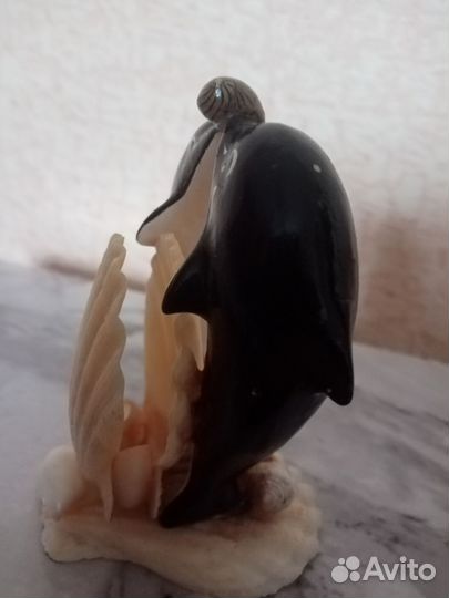 Дельфины статуэтка