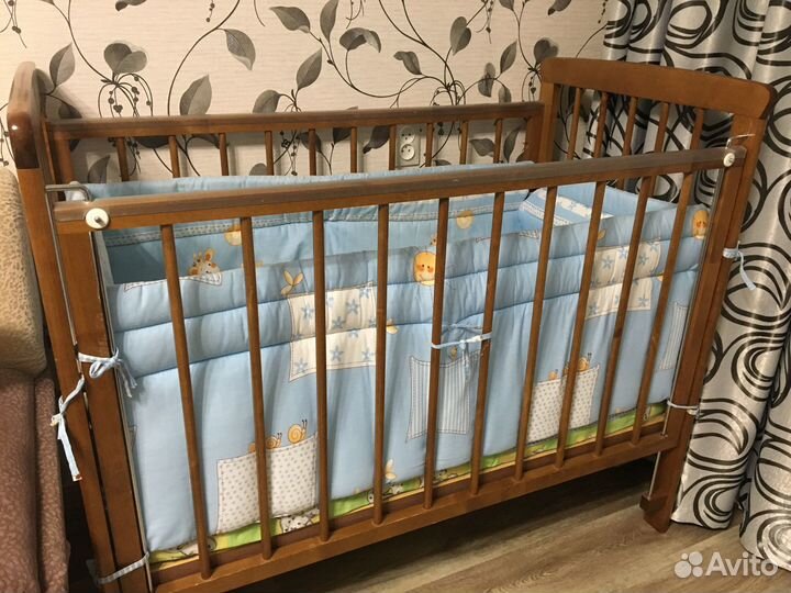 Детская кроватка с матрасом