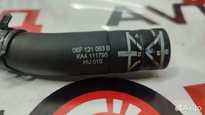 Патрубок системы охлаждения Volkswagen Passat 3C5