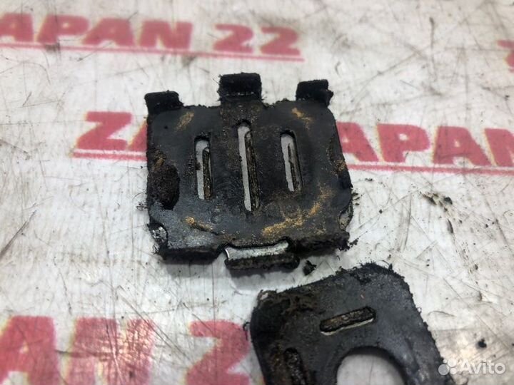 Зажим тормозных колодок задний Mitsubishi Airtrek