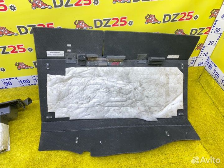 Пластик замка багажника задний Honda Fit GP5 LEB 145318