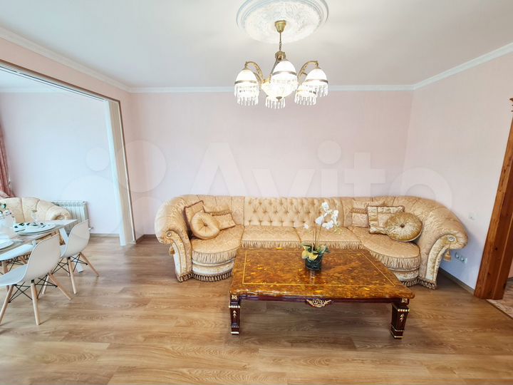 2-к. квартира, 70 м², 8/18 эт.