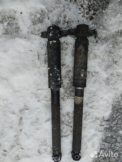 Задний амортизатор Opel Zafira C