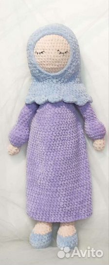 Вязаная кукла ручной работы