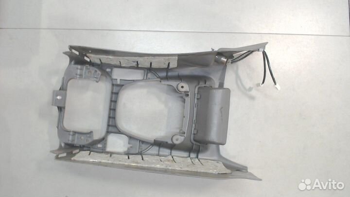 Консоль салона Toyota Sequoia, 2001