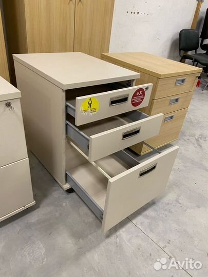 Тумбочка с ящиками